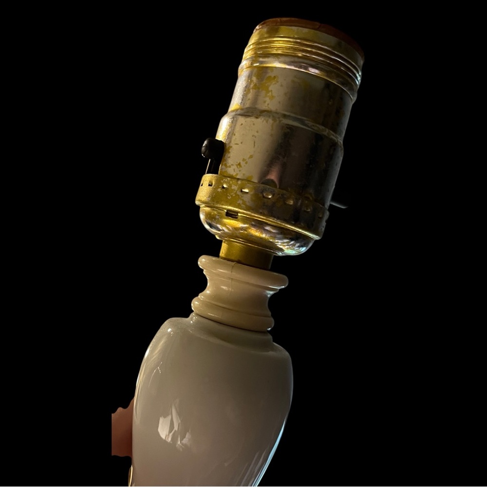 β¨ HP β¨ Vintage β¨ β1920's Leviton Porcelain Lamp Base w/ 3D Rose Detail. β¨ - Picture 10 of 10